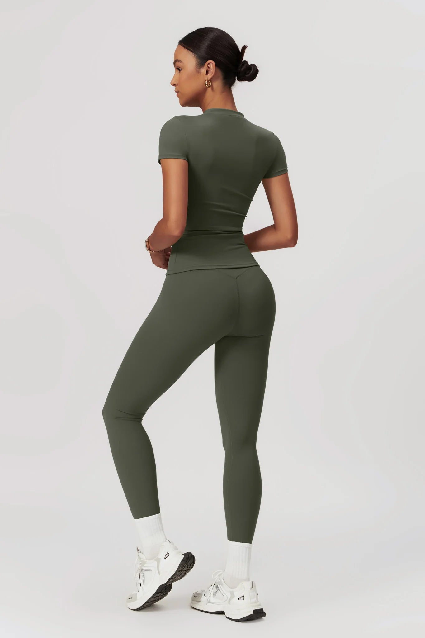 COLLÍN Basic Tee Olive Khaki