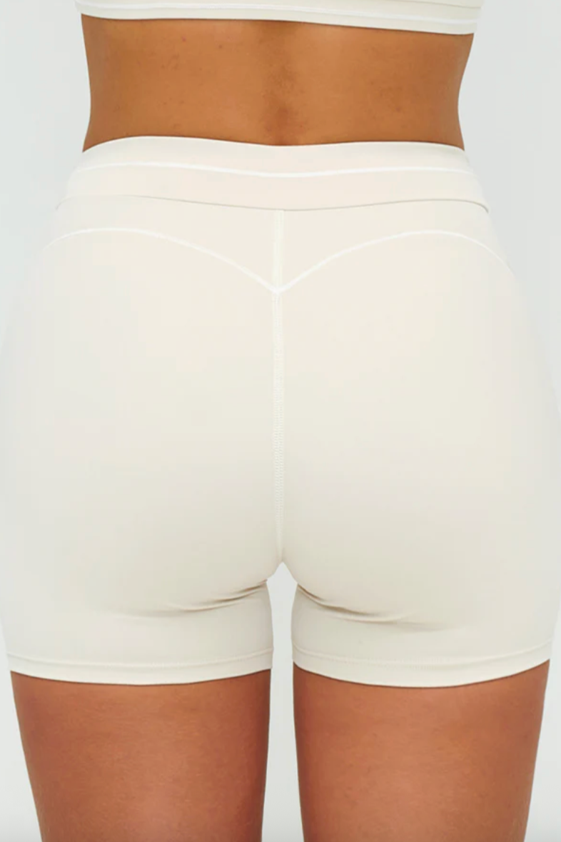 AMARA Shorts Créme Vanilla
